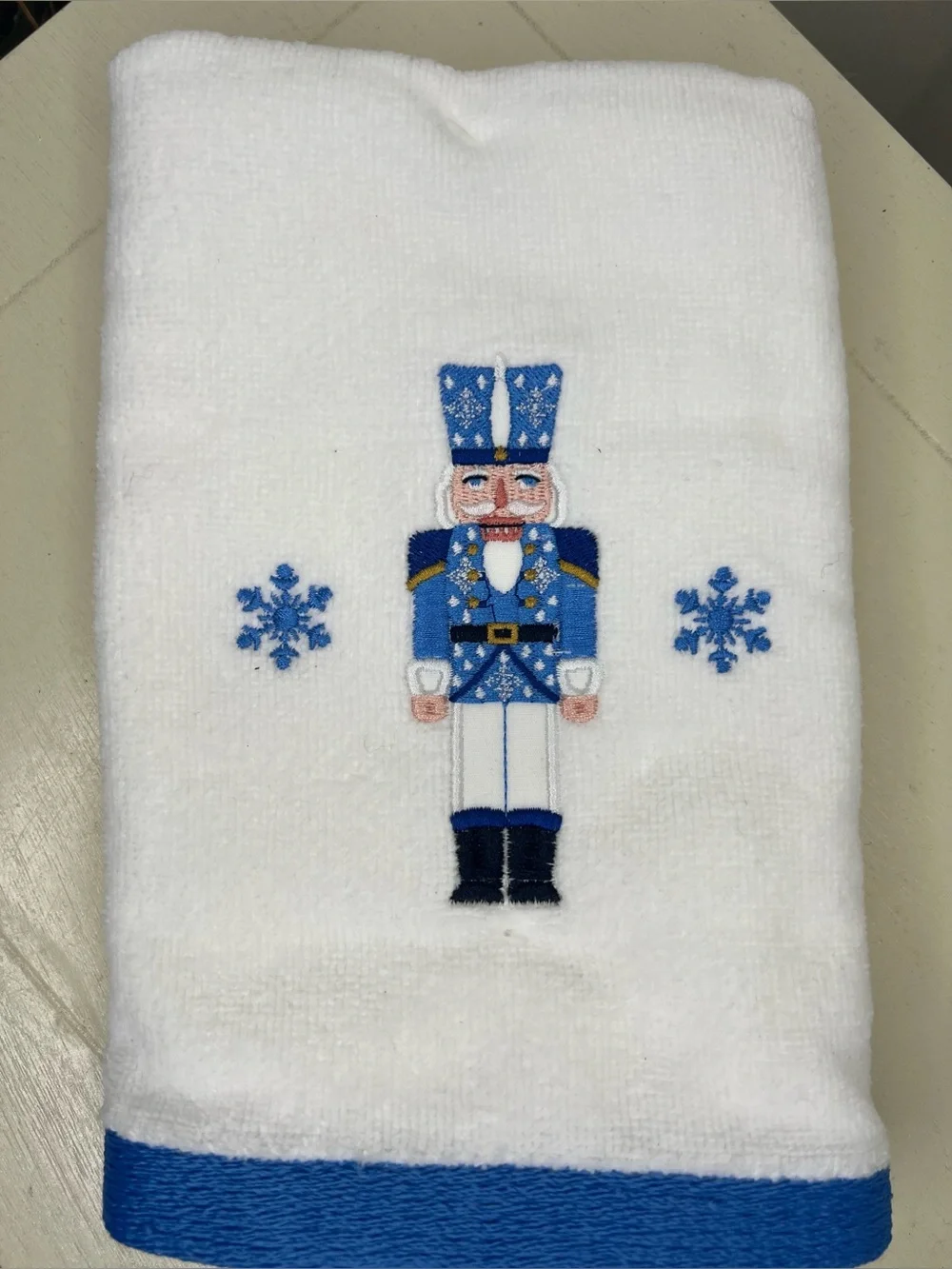 Brand New-Avanti Nutcracker Trellis Hand Towel